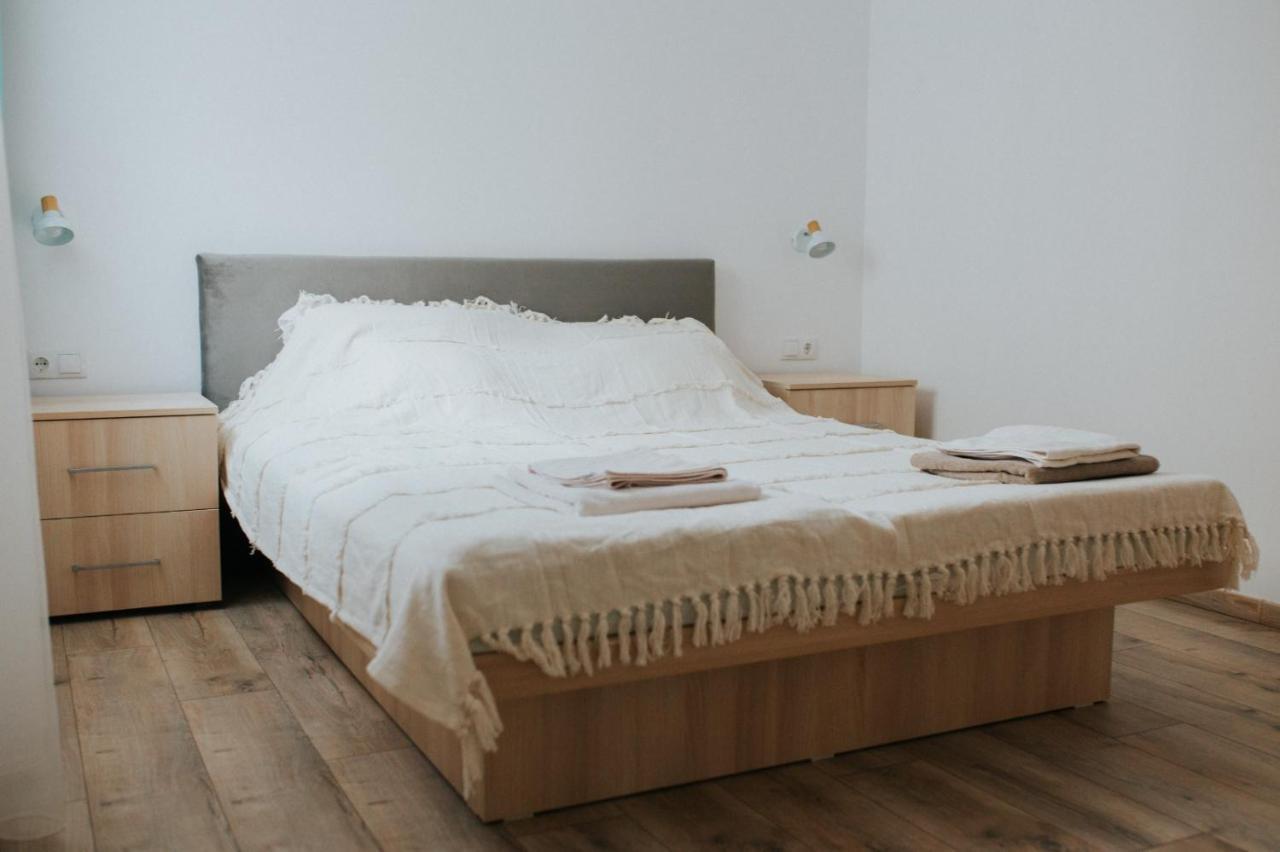 Regim Hotelier Lotusul Verde 오라데아 외부 사진